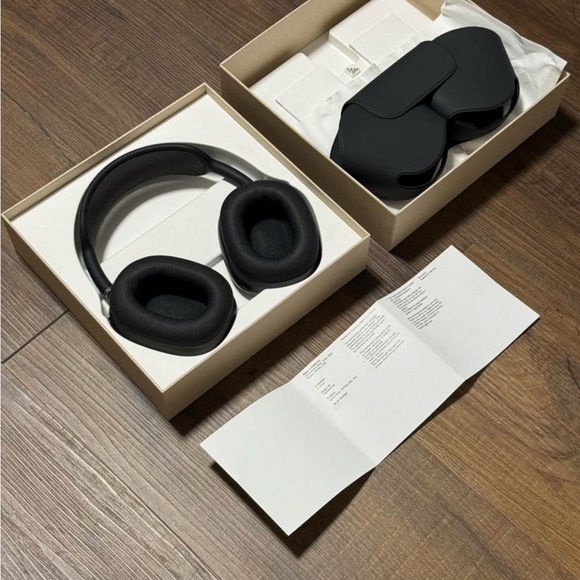 Apple AirPods Max - Picture 2 of 4